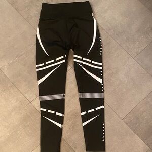 Black and White Geometric Leggings